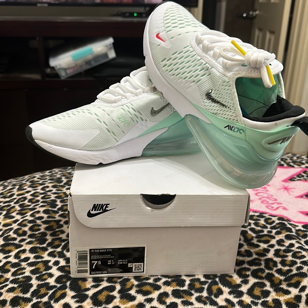 Women W Air Max 270 size 7.5 white/Metallic Silver, mint green